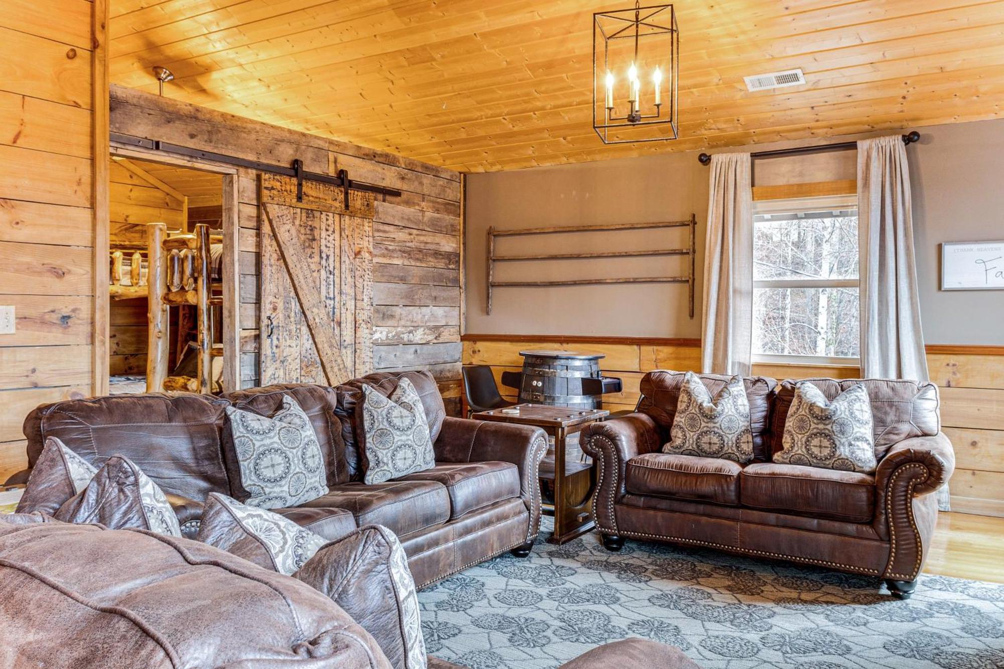 Spacious Gatlinburg Cabin With Hot Tub And Game Room! Exteriér fotografie
