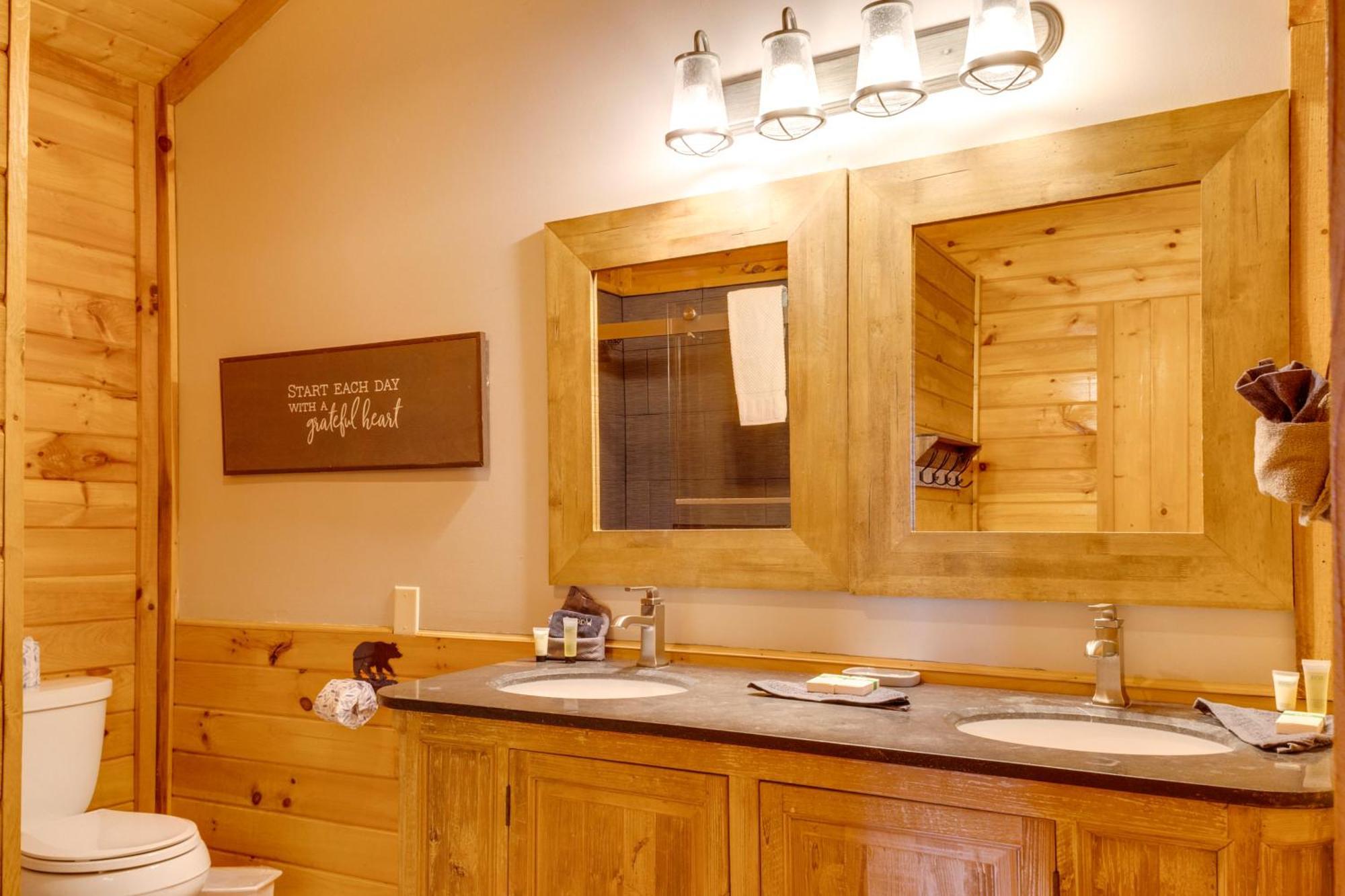 Spacious Gatlinburg Cabin With Hot Tub And Game Room! Exteriér fotografie